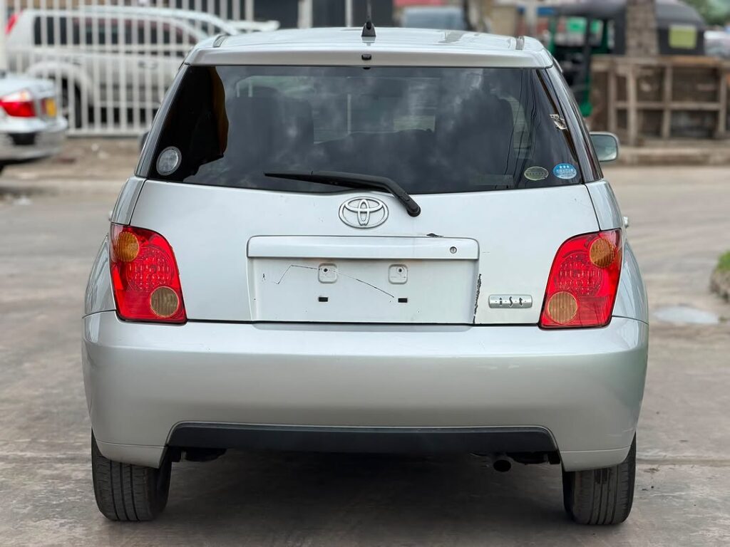 Magari IST 2005 lipo Dar es Salaam