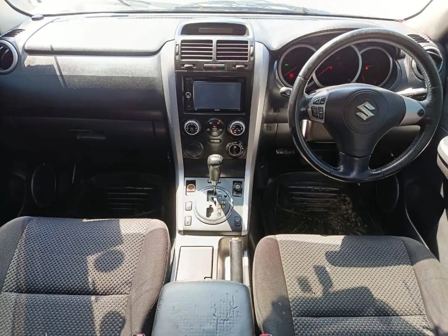 Suzuki Grand Vitara bei poa sokoni Dar es Salaam Tanzania