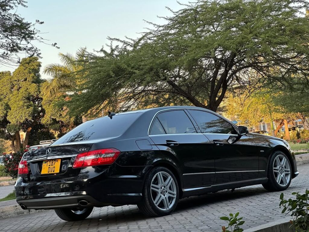 Magari Sokoni Benz E-Class ya Bei Poa 2011