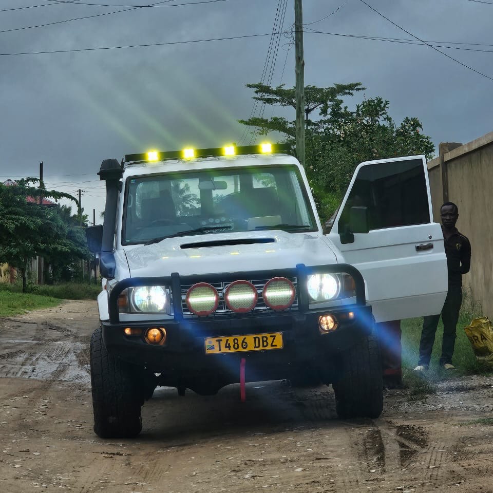 Magari Land Cruiser 70 Series 2010 lipo Dar es Salaam