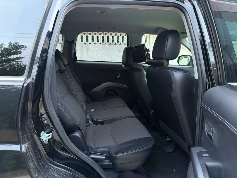For Sale Mitsubishi Outlander 2011 in Dar es Salaam