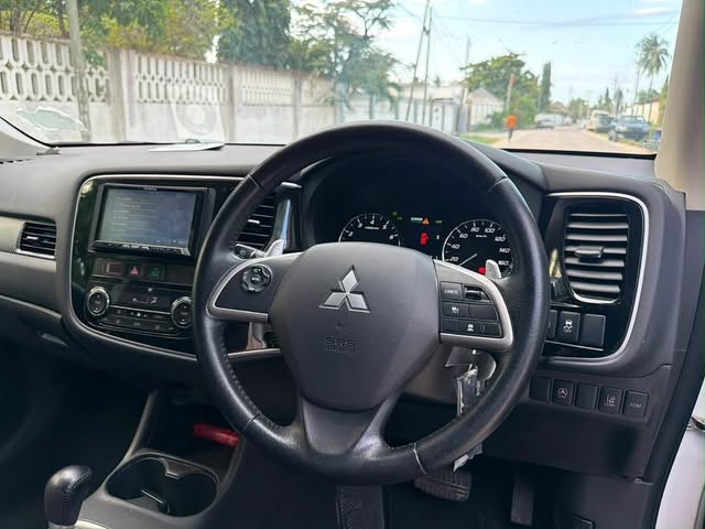 Magari Used Mitsubishi Outlander 2013 Dar es Salaam Tanzania