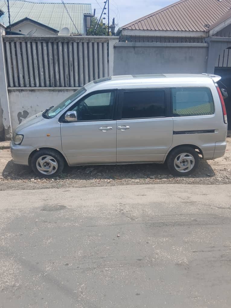 Toyota Noah bei poa sokoni Dar es Salaam Tanzania