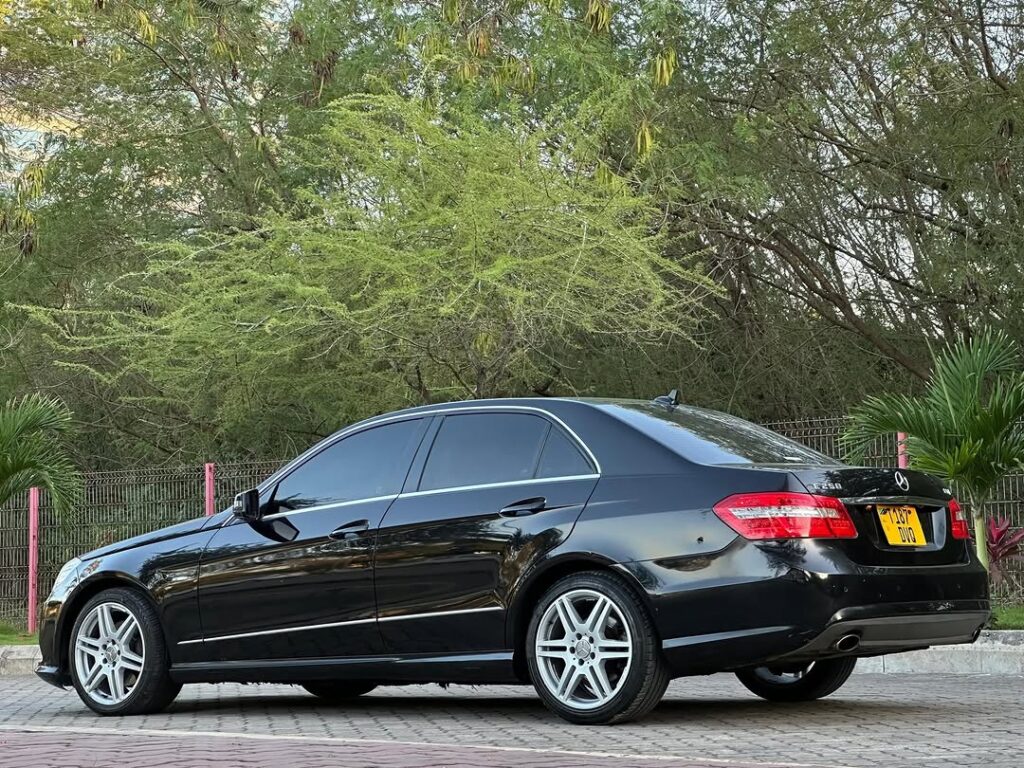 Magari Sokoni Benz E-Class ya Bei Poa 2011