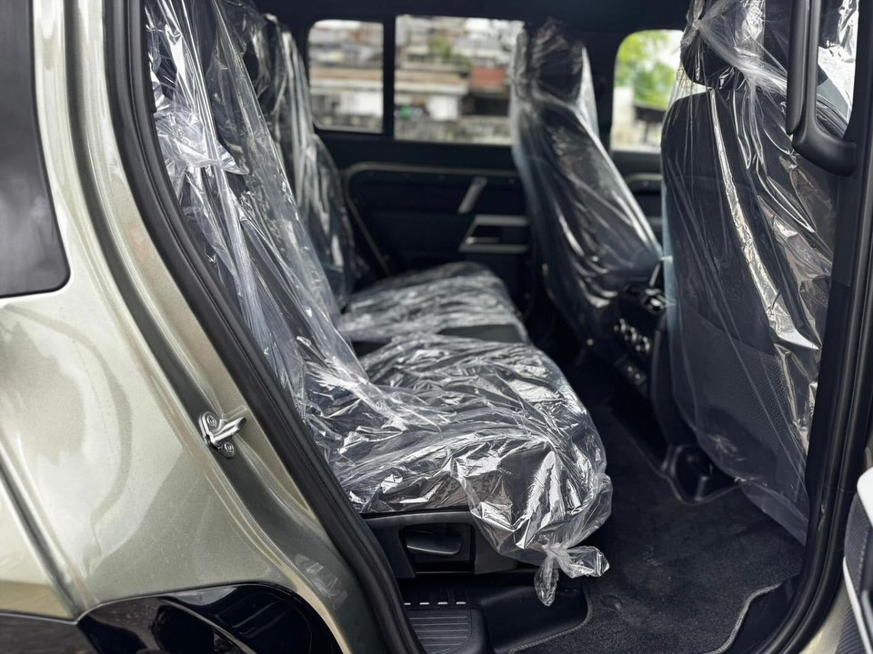Magari Sokoni Land Rover Defender ya Bei Poa 2023