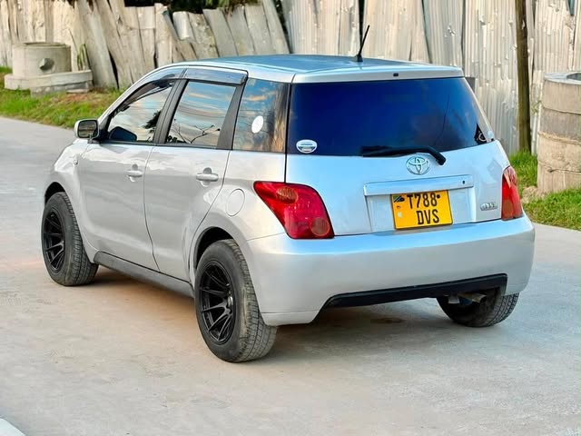 Magari Used Toyota IST 2004 Dar es Salaam Tanzania