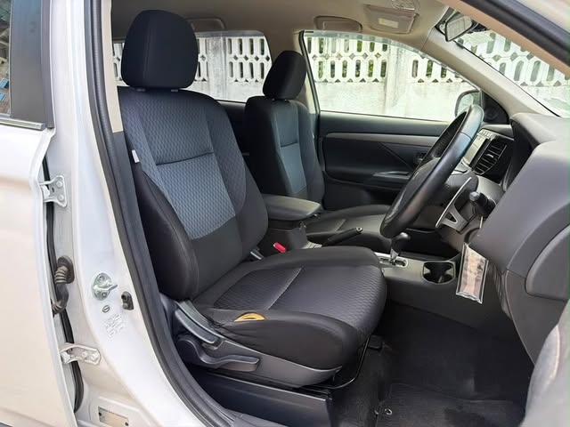 Mitsubishi Outlander 2013 Inauzwa Dar es Salaam Tanzania