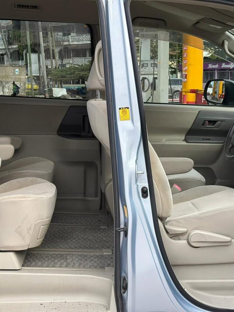 Toyota Noah 2011 for Sale in Dar es Salaam