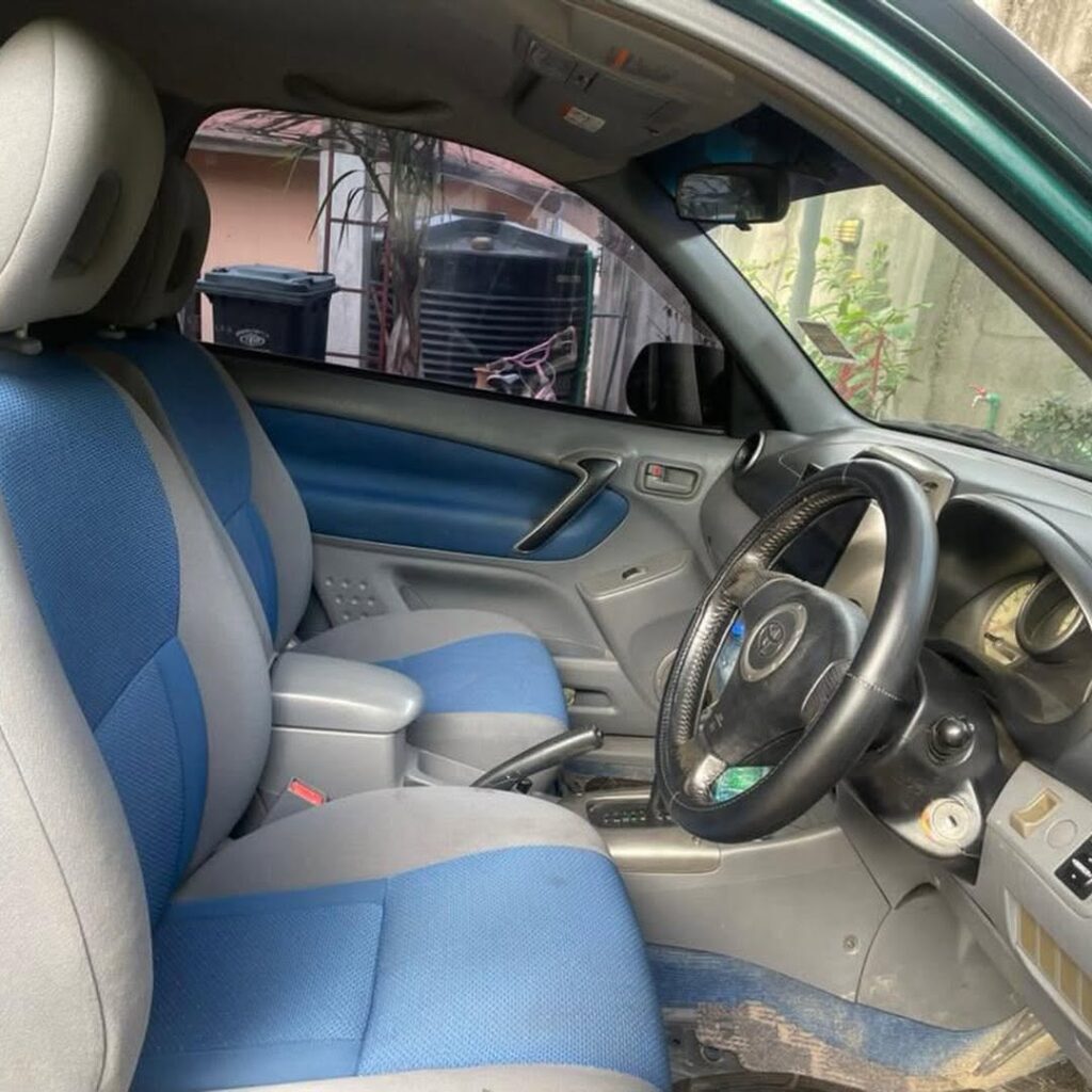 Toyota Rav4 bei poa sokoni Dar es Salaam Tanzania