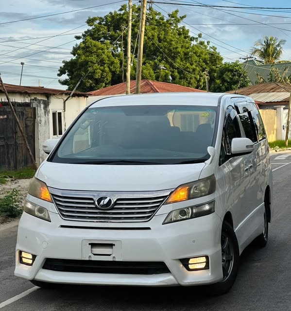 Magari Sokoni Toyota Vellfire ya Bei Poa 2010