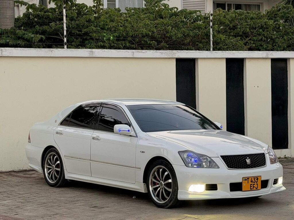 Magari Used Toyota Crown 2007 Dar es Salaam Tanzania