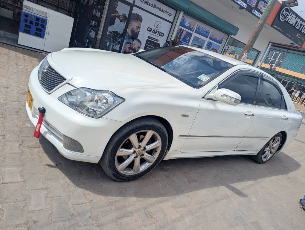 Toyota Crown 2005 for Sale in Dar es Salaam