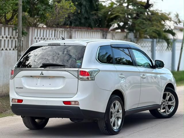 Magari Used Mitsubishi Outlander 2013 Dar es Salaam Tanzania