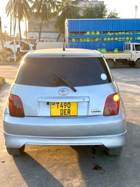 Magari IST 2004 lipo Dar es Salaam