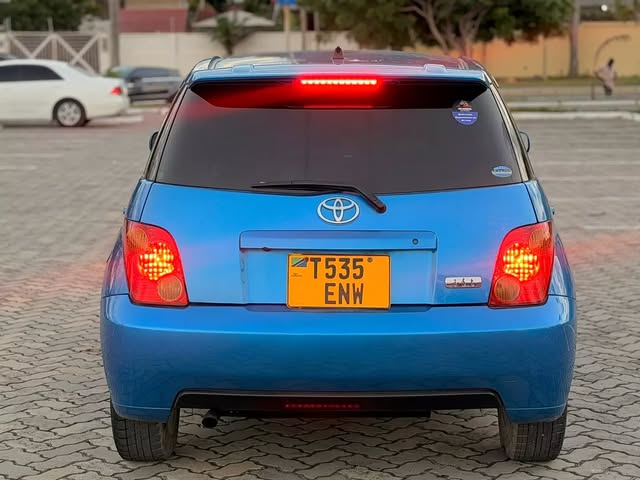 Toyota IST bei poa sokoni Dar es Salaam Tanzania