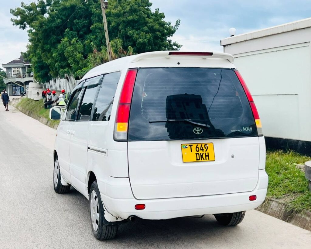 Magari Sokoni Toyota Noah ya Bei Poa 1998