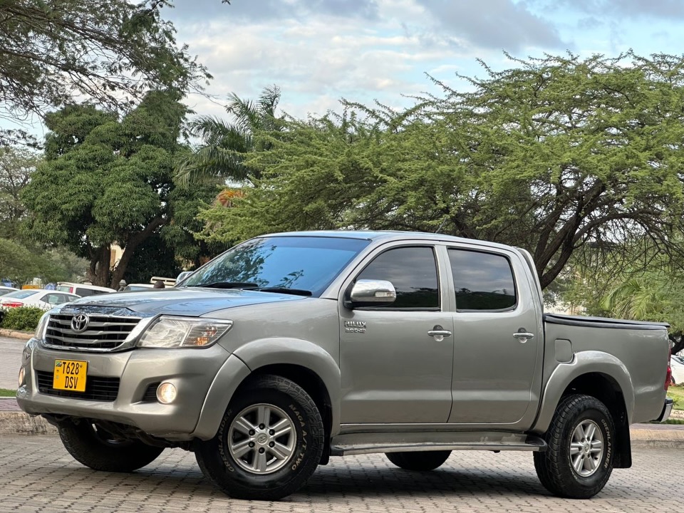 Magari Sokoni Toyota Hilux ya Bei Poa 2015