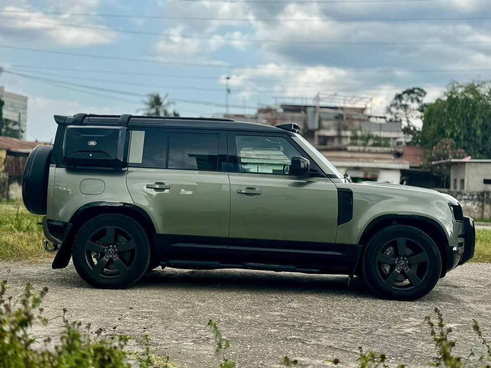 Land Rover Defender bei poa sokoni Dar es Salaam Tanzania