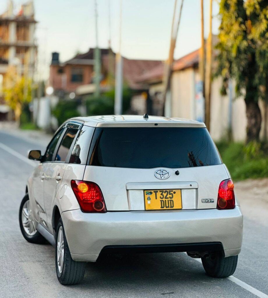 Magari Sokoni Toyota IST ya Bei Poa 2005