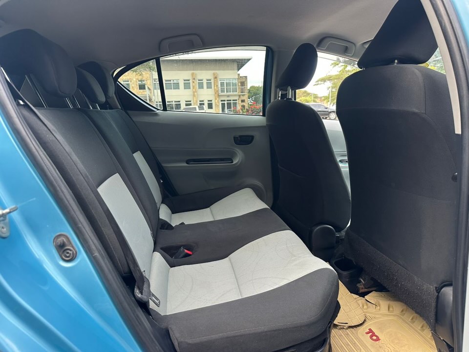 Toyota Aqua bei poa sokoni Dar es Salaam Tanzania