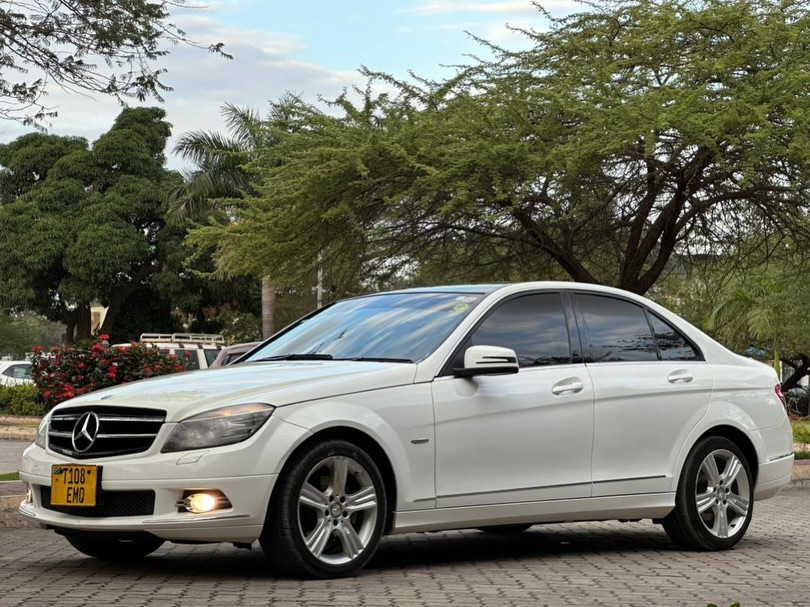 Benz C-Class 2010 Inauzwa Dar es Salaam Tanzania