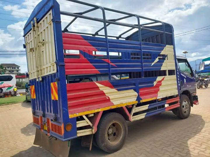 Magari Used Mitsubishi Canter 2000 Njombe Tanzania