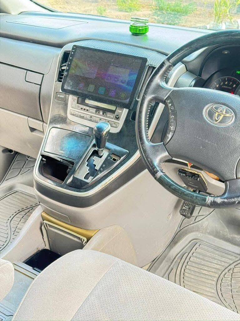 Toyota Alphard bei poa sokoni Dar es Salaam Tanzania