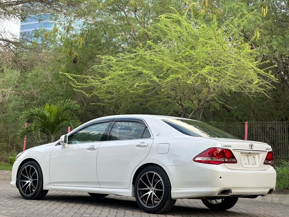 Magari Used Toyota Crown 2009 Dar es Salaam Tanzania
