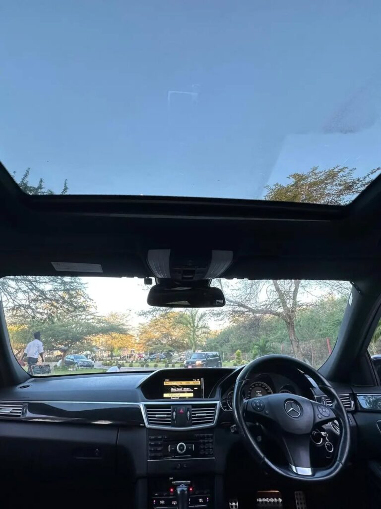 Benz E-Class bei poa sokoni Dar es Salaam Tanzania