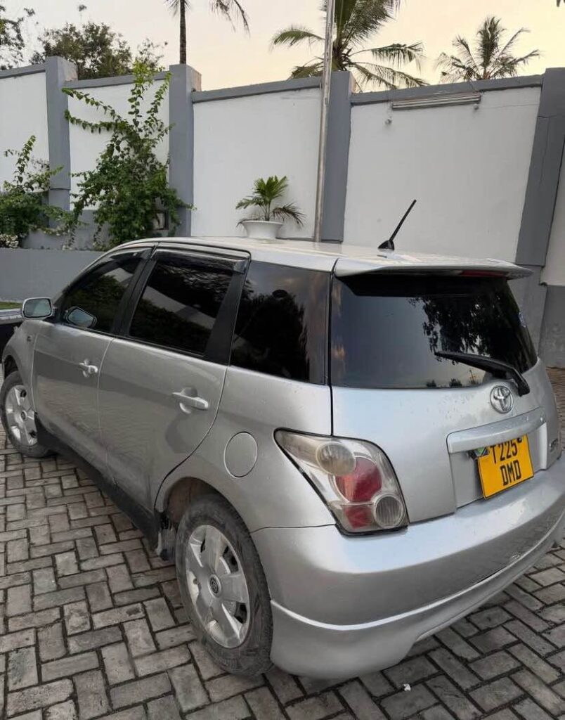 Price Toyota IST 2005 for Sale in Dar es Salaam