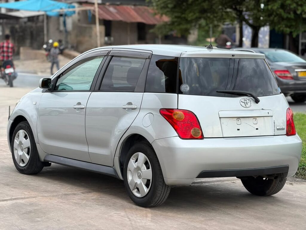 Magari Used Toyota IST 2005 Dar es Salaam Tanzania