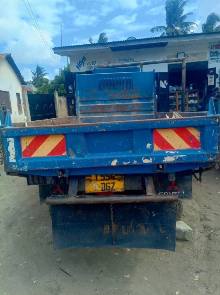 Magari Used Mitsubishi Canter 2000 Dar es Salaam Tanzania