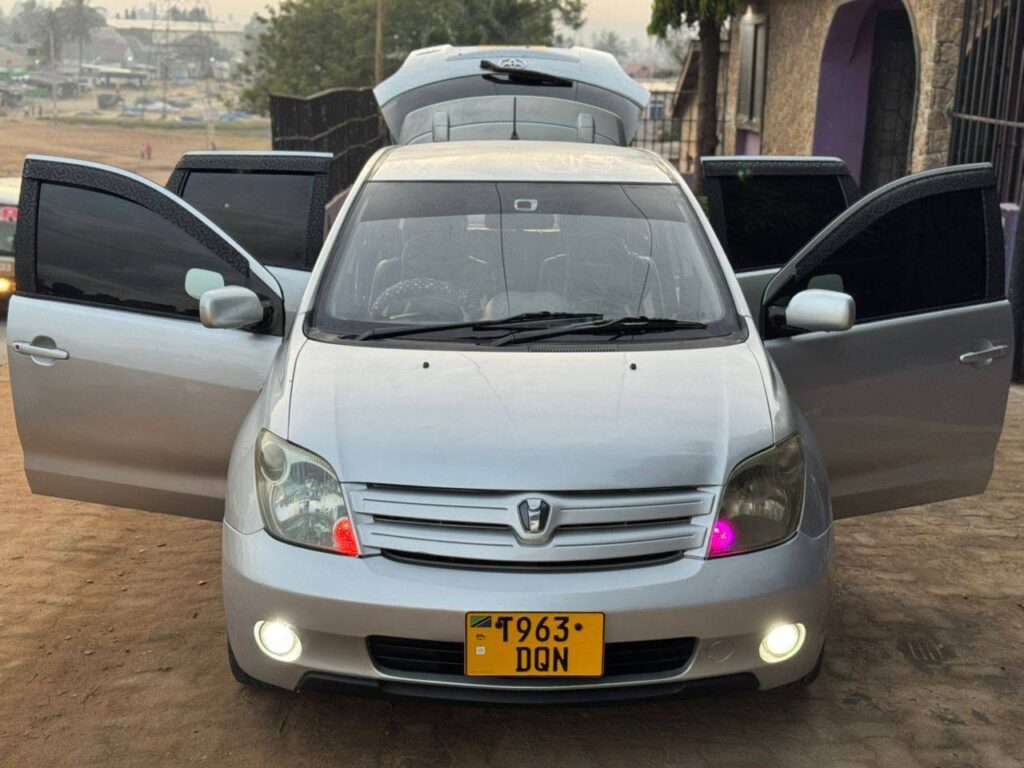 Magari IST 2003 lipo Dar es Salaam