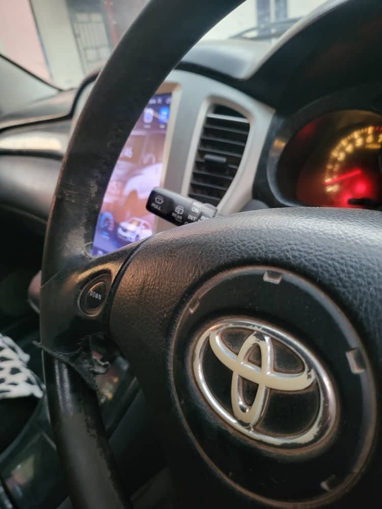 Toyota Kluger bei poa sokoni Mbeya Tanzania