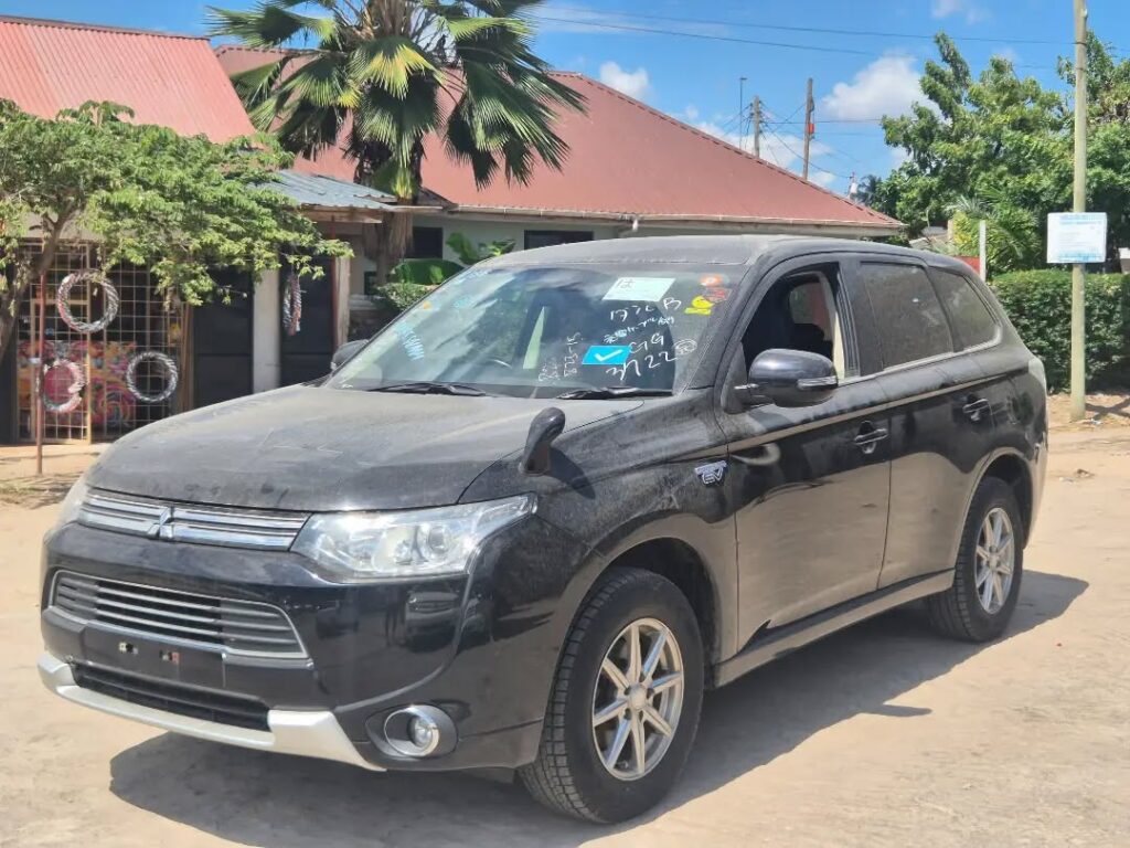 Magari Used Mitsubishi Outlander 2014 Dar es Salaam Tanzania