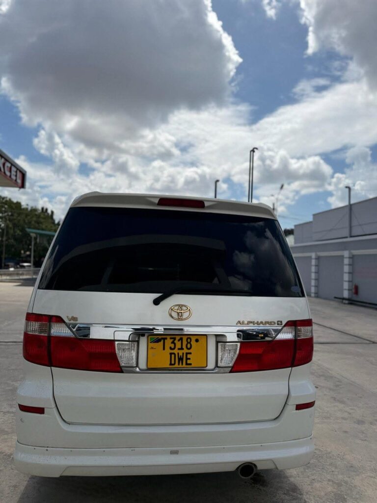 Magari Sokoni Toyota Alphard ya Bei Poa 2005