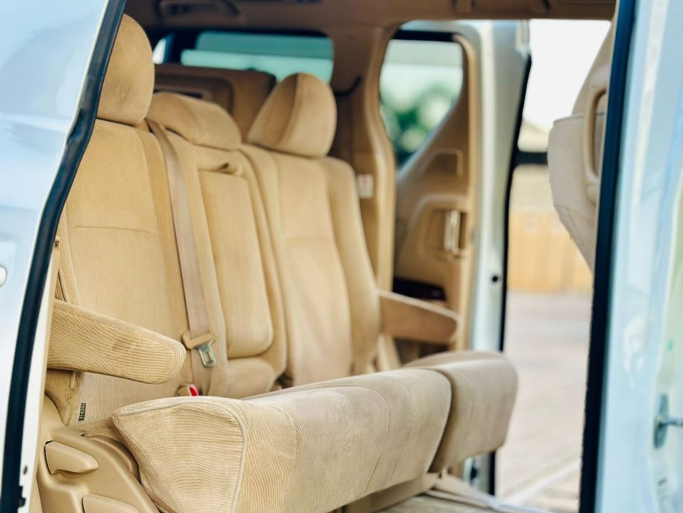 Magari Alphard 2008 lipo Mwanza