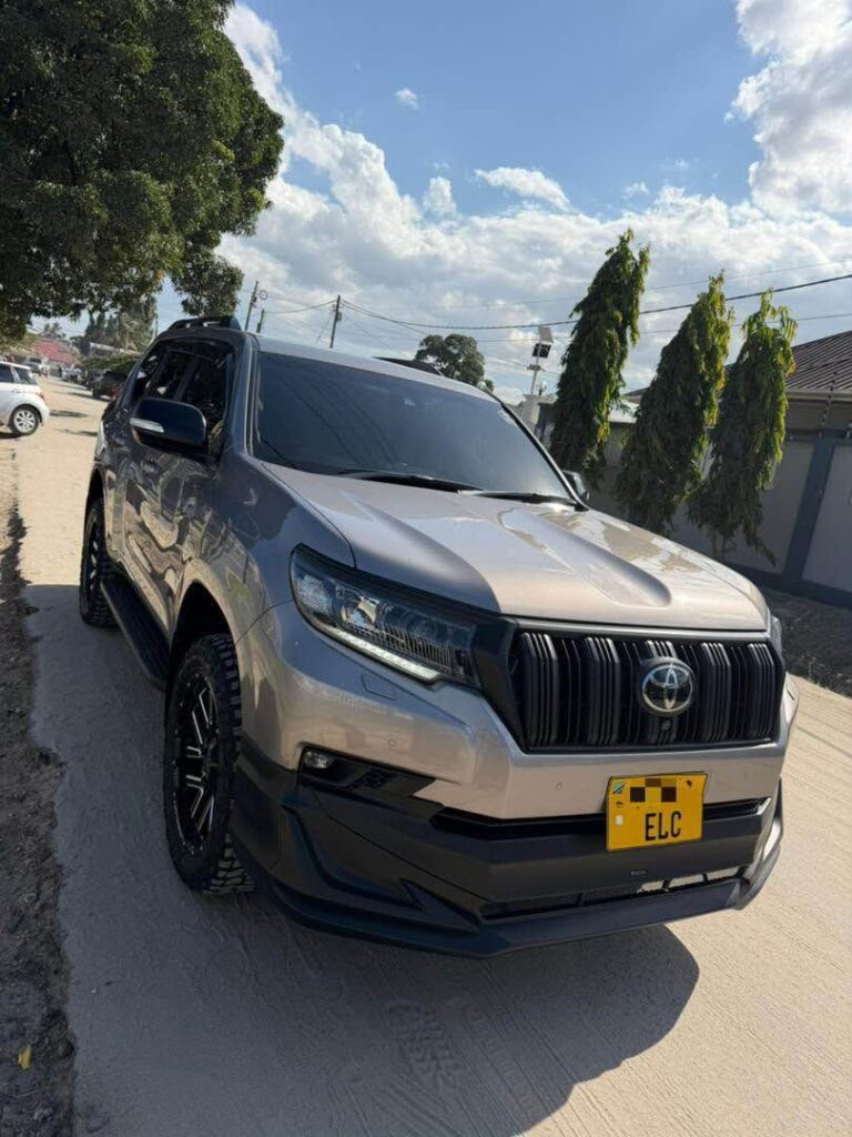 Magari Land Cruiser Prado 2023 lipo Dar es Salaam