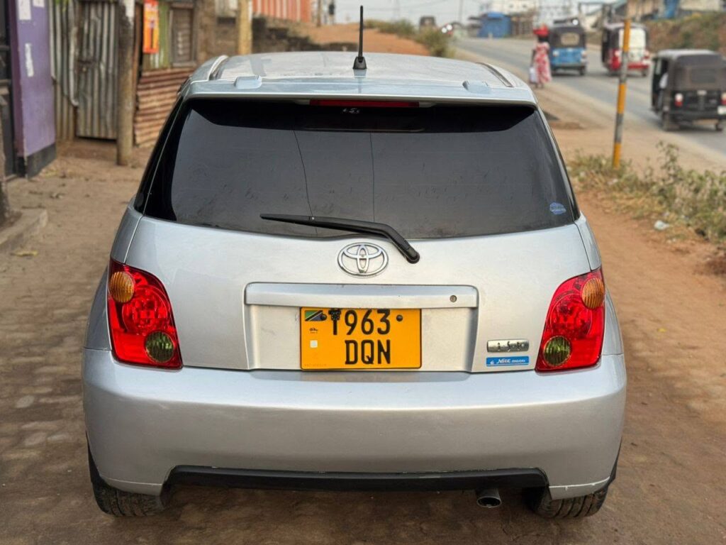 Magari Sokoni Toyota IST ya Bei Poa 2003