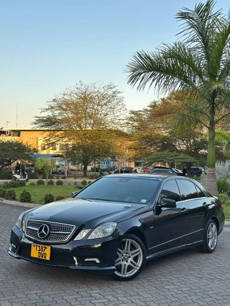 Magari E-Class 2011 lipo Dar es Salaam