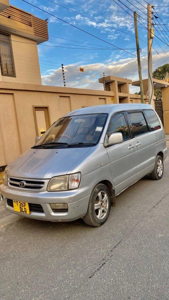 Toyota Noah 2000 for Sale in Dar es Salaam