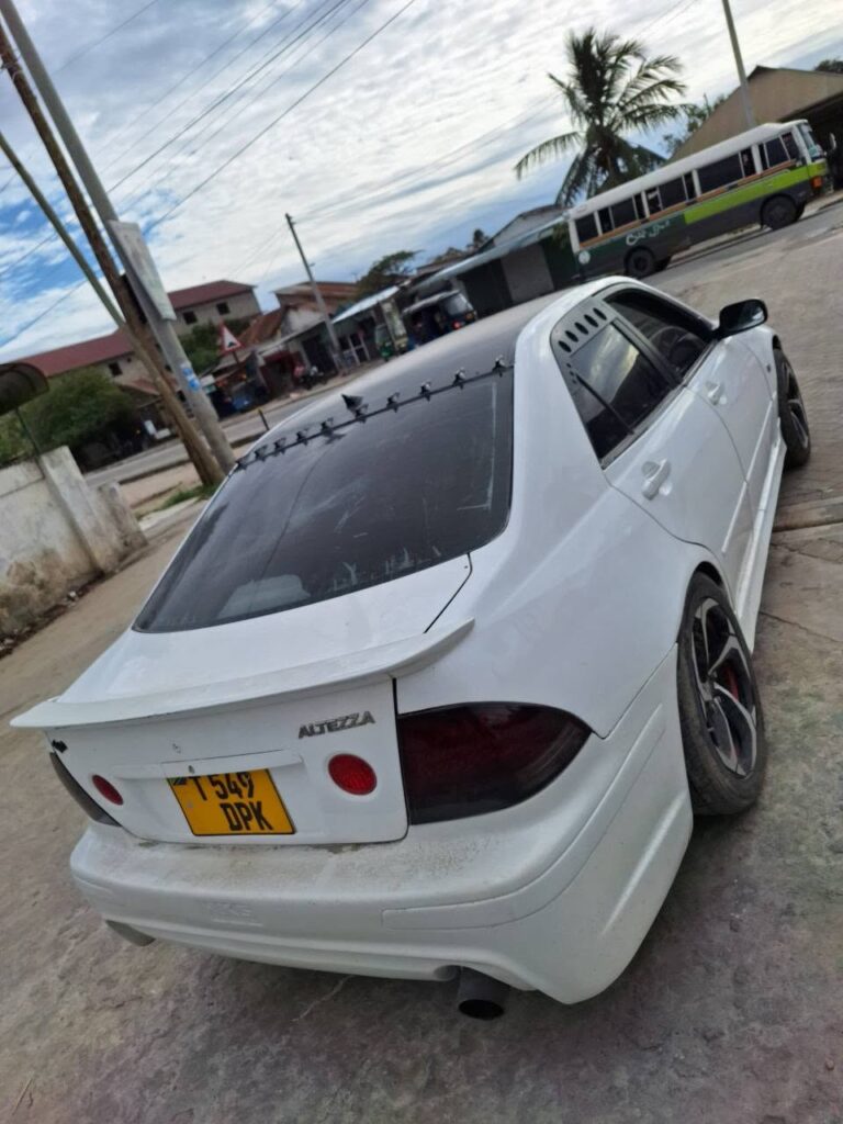 Toyota Altezza bei poa sokoni Dar es Salaam Tanzania