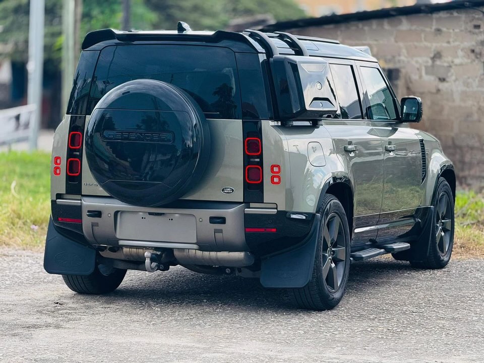 Land Rover Defender 2023 Inauzwa Dar es Salaam Tanzania