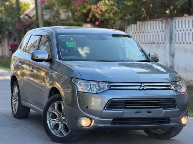Mitsubishi Outlander 2013 for Sale in Dar es Salaam