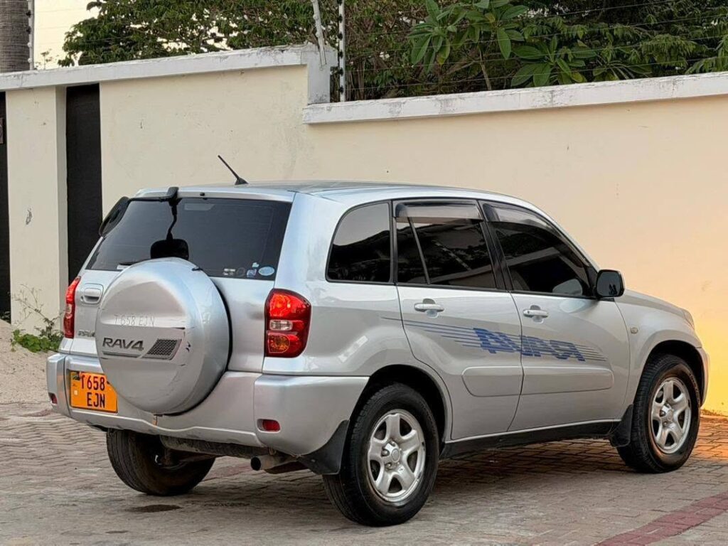 Toyota Rav4 2005 for Sale in Dar es Salaam