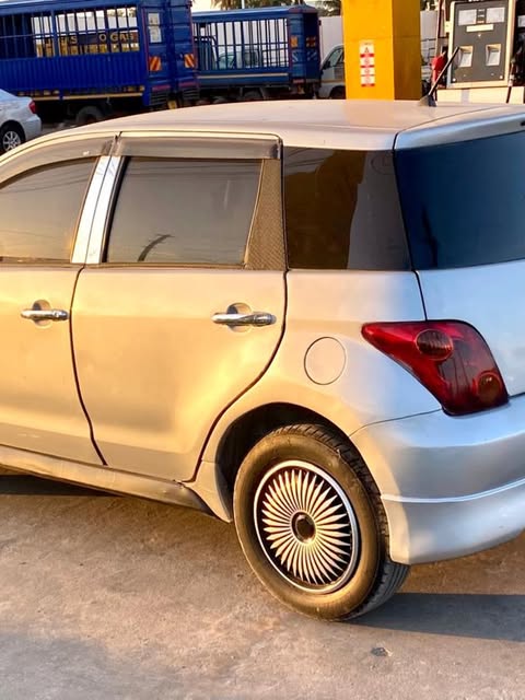 Toyota IST 2004 Inauzwa Dar es Salaam Tanzania
