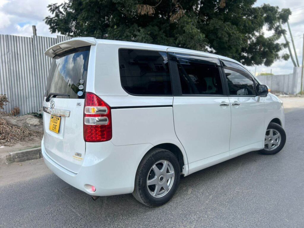 Price Toyota Noah 2012 for Sale in Dar es Salaam