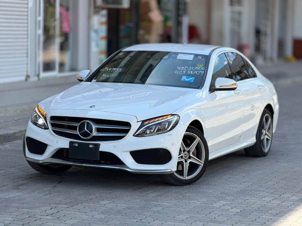 Magari Sokoni Benz C-Class ya Bei Poa 2016