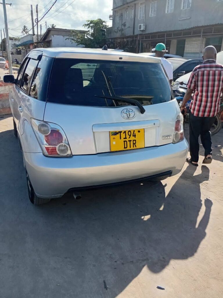 Price Toyota IST 2005 for Sale in Dar es Salaam