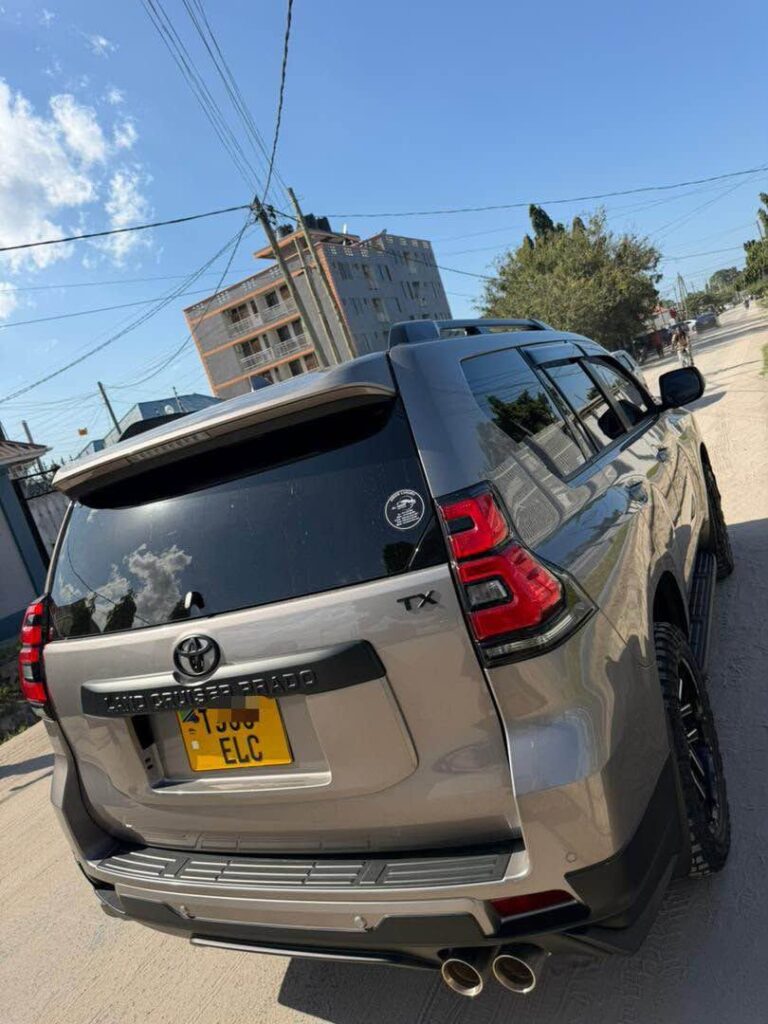Magari Sokoni Toyota Land Cruiser Prado ya Bei Poa 2023